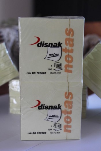 NOTAS ADHESIVAS 76 X 76 MM EN ZIG-ZAG DISNAK