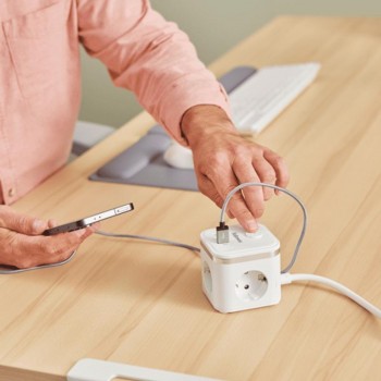 CUBO MULTIENCHUFE CON 3 TOMAS USB-A  Y 2 USB-C FELLOWES